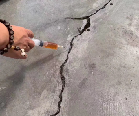 天山混凝土裂缝修补技术详解​